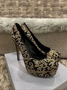 BEBE Black and Gold  velvet Embroidered Platform Pumps 5 heel 2 inch platform